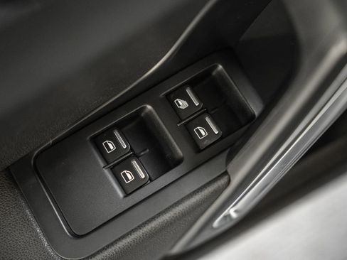 Used 2014 Volkswagen Beetle 2.5 image 37