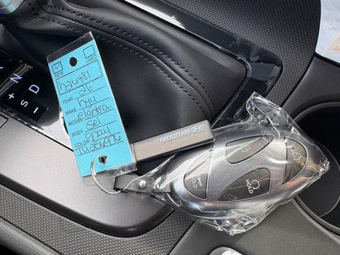 New 2026 Hyundai Elantra SEL Sport FWD image 25
