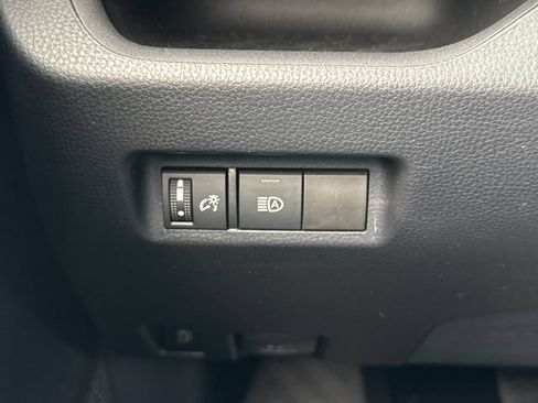 Used 2022 Toyota RAV4 LE AWD/4WD image 32