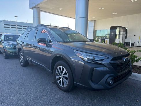 Used 2025 Subaru Outback Premium AWD/4WD image 2