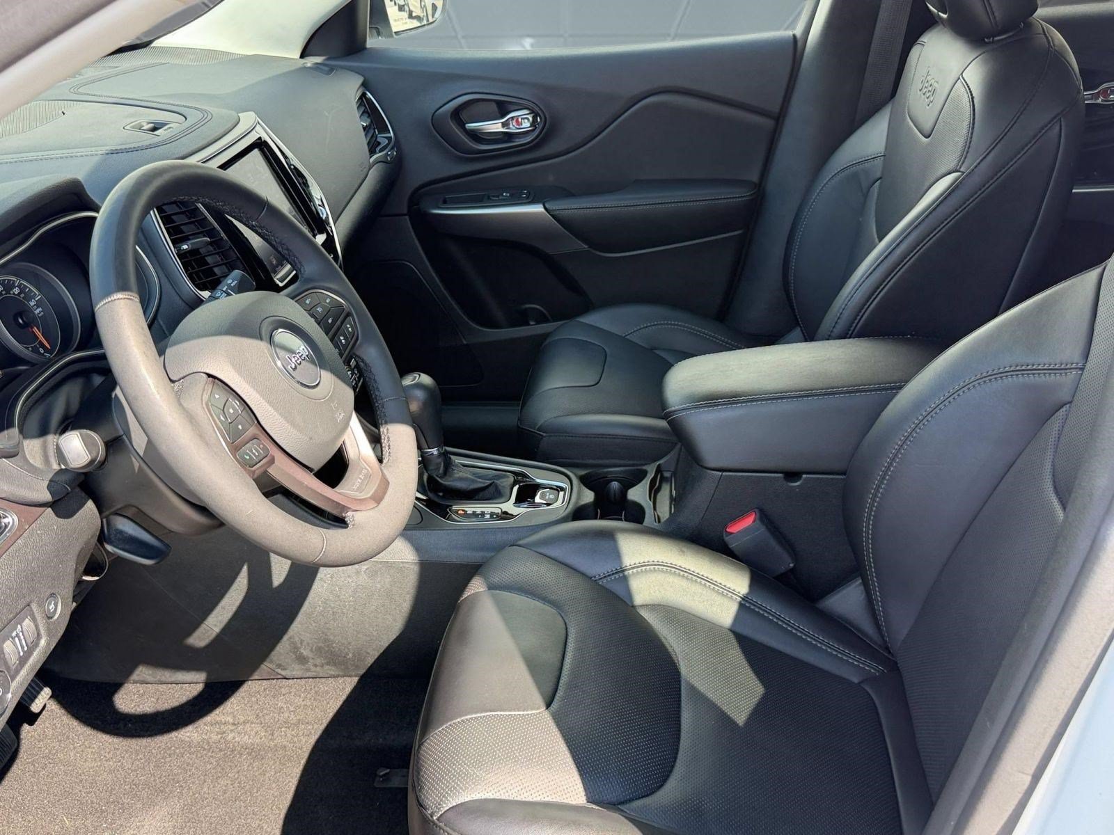 Used 2022 Jeep Cherokee Limited w/ Elite Package AWD/4WD image 5
