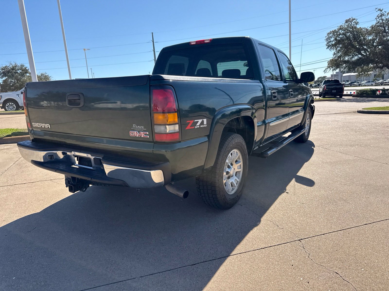 Used 2005 GMC Sierra 1500 SLE w/ Off-Road Package AWD/4WD image 7