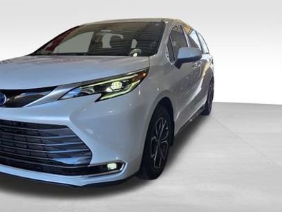 New 2025 Toyota Sienna Platinum