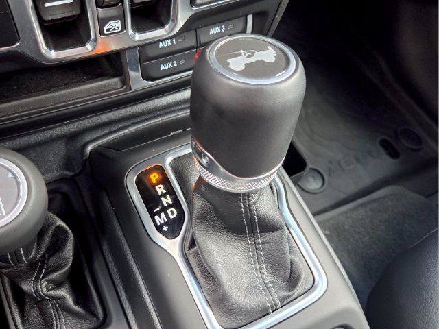 Used 2024 Jeep Wrangler Unlimited Sahara w/ Technology Group AWD/4WD image 24
