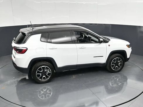 Used 2025 Jeep Compass Trailhawk AWD/4WD image 43