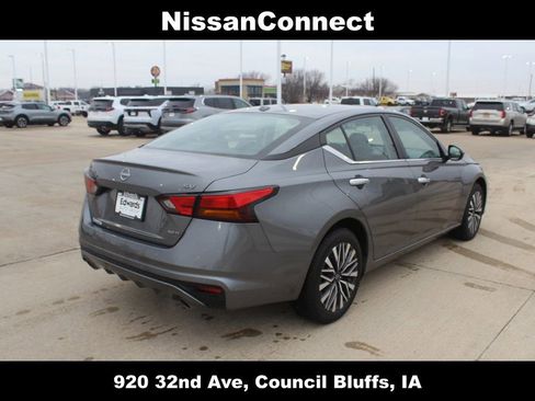 Used 2023 Nissan Altima 2.5 SV w/ SV Premium Package AWD/4WD image 5