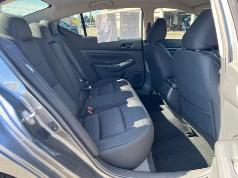 Used 2024 Nissan Altima 2.5 SV FWD image 10