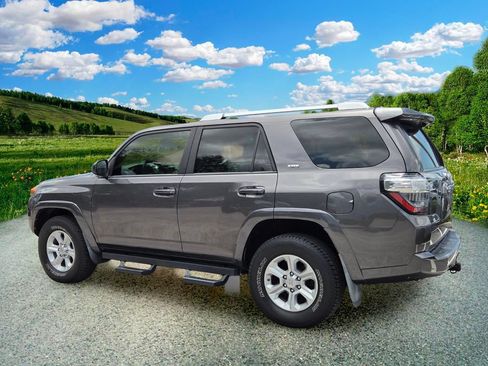 Used 2016 Toyota 4Runner SR5 AWD/4WD image 4