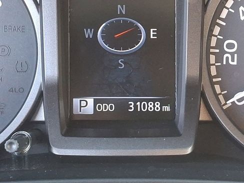 Used 2019 Toyota Tacoma TRD Sport image 23