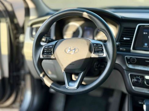 Used 2018 Hyundai Sonata SE FWD image 19
