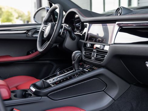 New 2026 Porsche Macan image 48