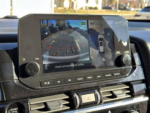 Certified 2025 Nissan Pathfinder SL w/ SL Premium Package image 32