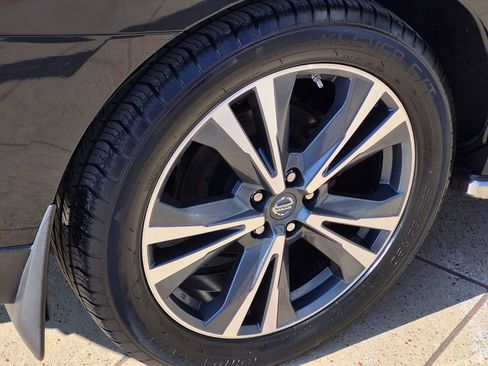 Used 2017 Nissan Pathfinder Platinum image 7