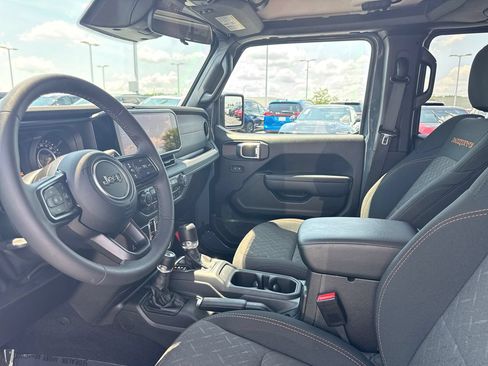Used 2026 Jeep Gladiator Mojave AWD/4WD image 12