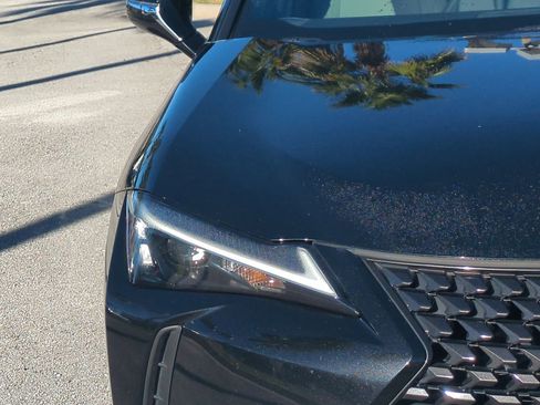 Used 2024 Lexus UX 250h FWD image 9