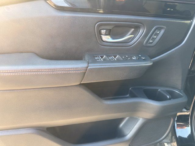 Used 2024 Honda Pilot TrailSport image 9