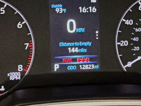 Used 2025 Toyota Corolla SE w/ SE Package FWD image 8