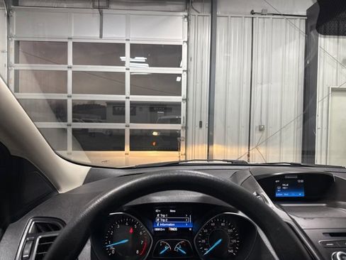 Used 2017 Ford Escape S image 9