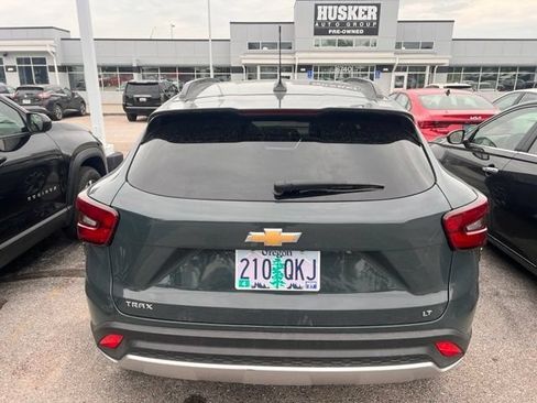 Used 2025 Chevrolet Trax LT FWD image 4