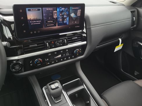 New 2026 Nissan Pathfinder Platinum FWD image 22