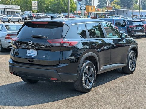 Used 2024 Nissan Rogue SV image 5