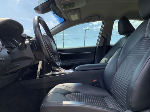 Used 2019 Toyota Camry SE image 16