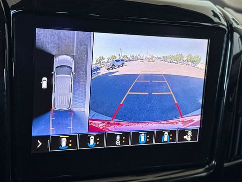 Used 2021 Chevrolet Traverse Premier FWD image 20