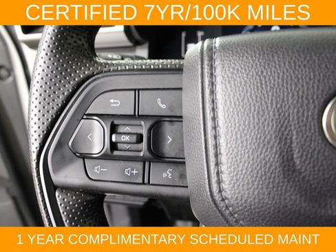 Used 2025 Toyota Tacoma SR5 AWD/4WD image 18