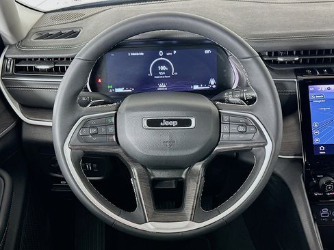 Used 2023 Jeep Grand Cherokee Limited image 18