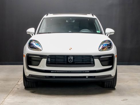 Certified 2026 Porsche Macan AWD/4WD image 10