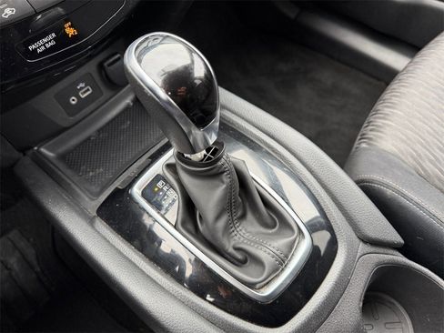 Used 2018 Nissan Rogue SV w/ Premium Package image 23