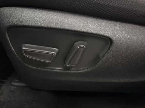 Used 2022 Toyota Highlander LE image 16