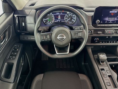 Used 2024 Nissan Pathfinder S FWD image 16