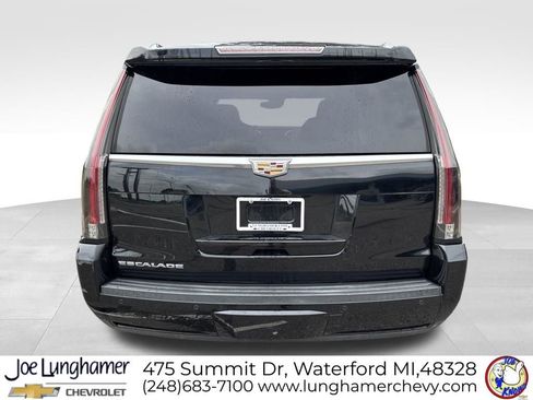 Used 2016 Cadillac Escalade Premium AWD/4WD image 4