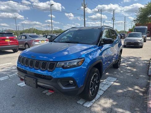 Used 2025 Jeep Compass Trailhawk AWD/4WD image 4