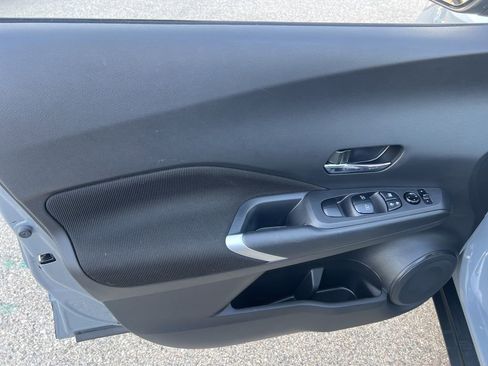 Used 2023 Nissan Kicks SV image 7