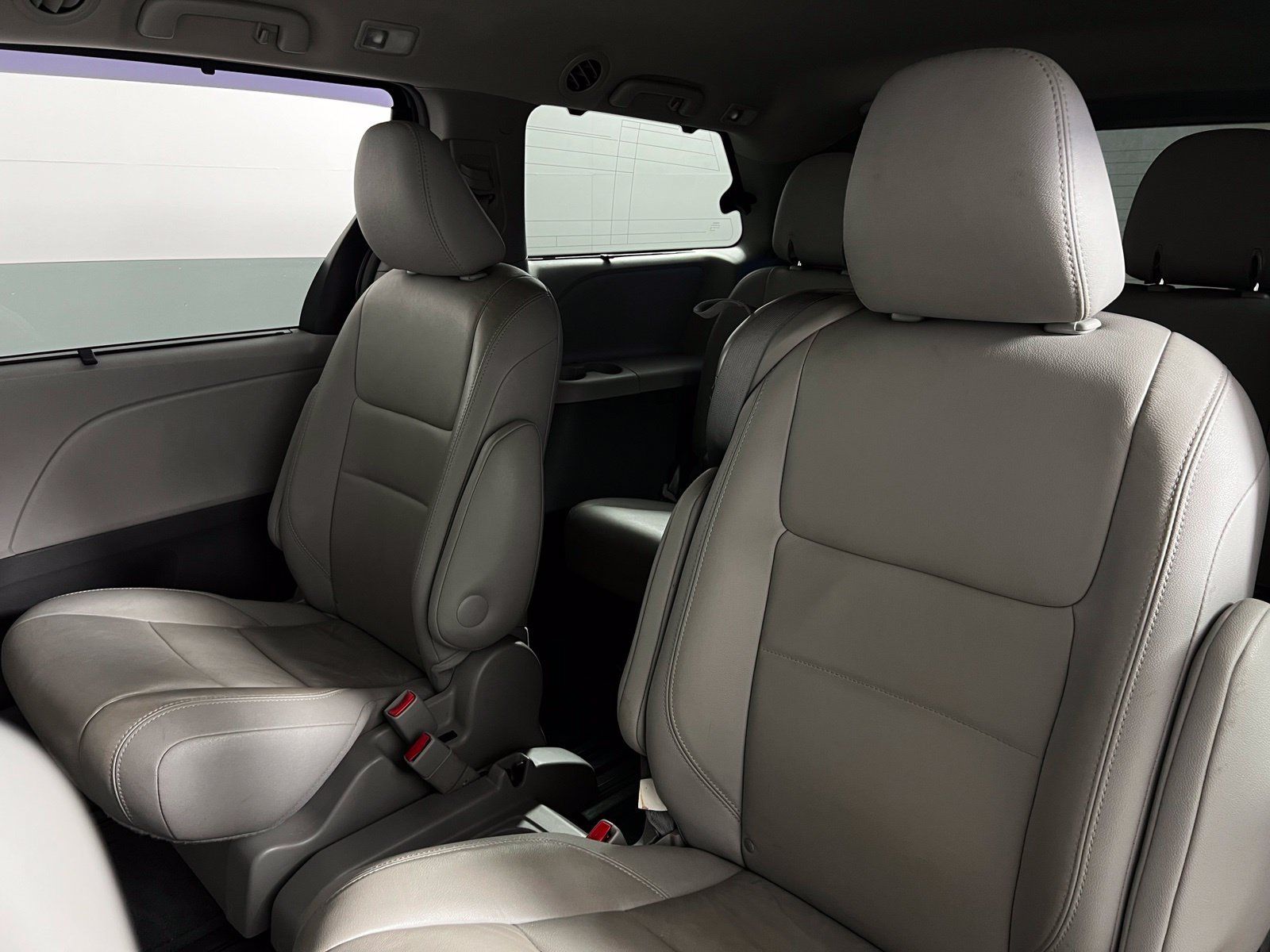 Used 2017 Toyota Sienna XLE Premium FWD image 24