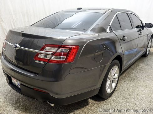 Used 2018 Ford Taurus SE image 9