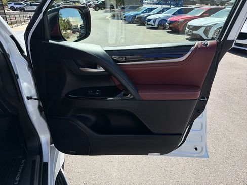 Used 2019 Lexus LX 570 4WD w/ Luxury Package image 41