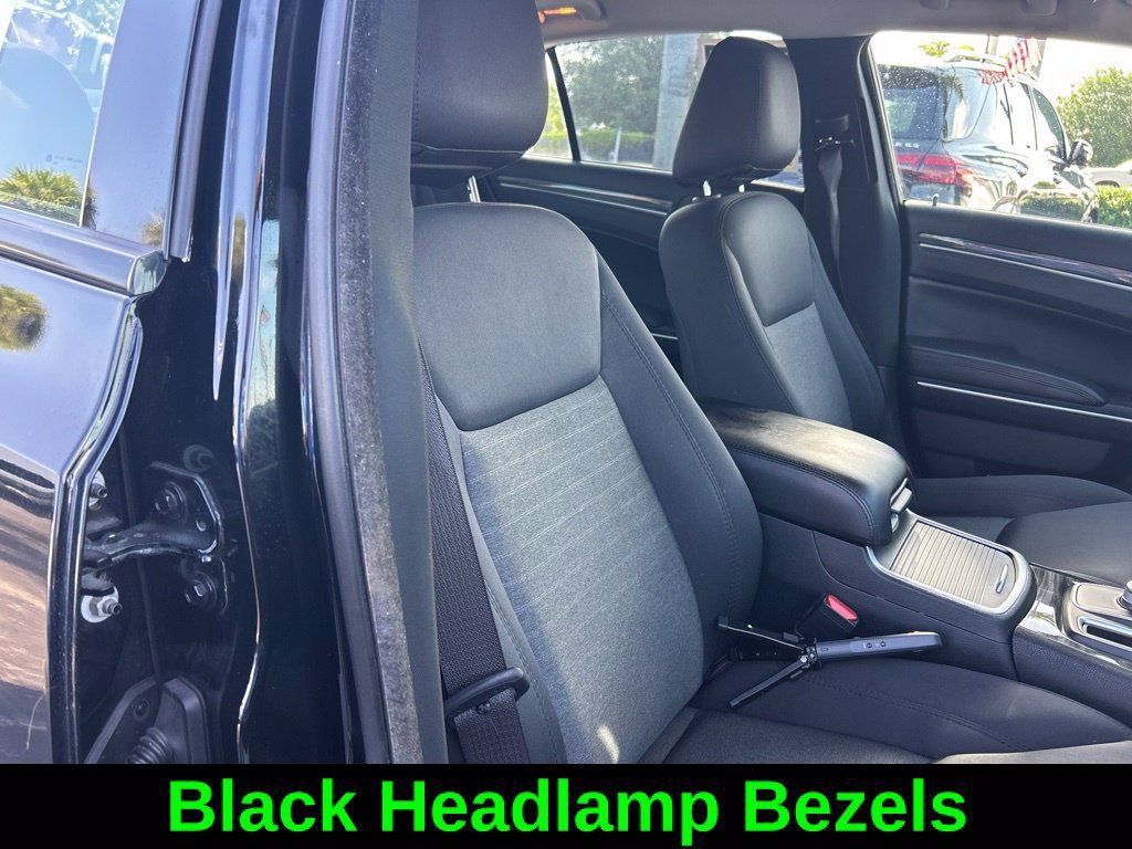 Used 2021 Chrysler 300 Touring w/ Sport Appearance Package RWD image 21