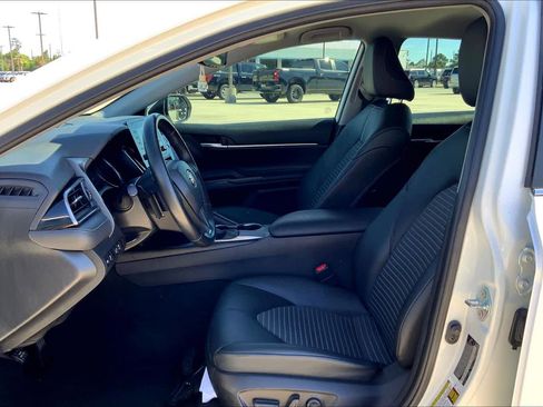 Used 2021 Toyota Camry SE w/ Convenience Package image 8