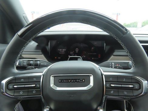 Used 2025 GMC Acadia Denali w/ Super Cruise Package FWD image 27