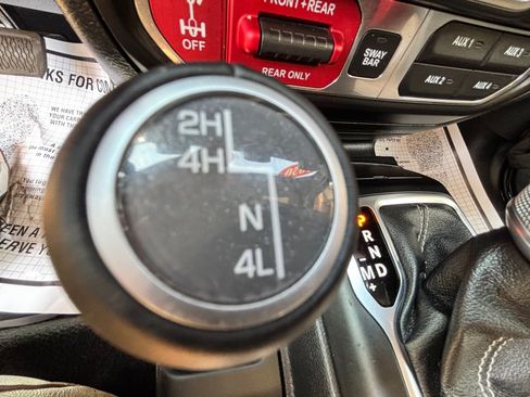 Used 2020 Jeep Wrangler Unlimited Rubicon w/ Cold Weather Group AWD/4WD image 37