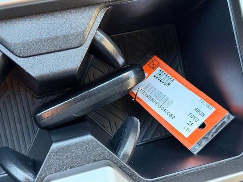 Used 2025 Toyota 4Runner SR5 image 30