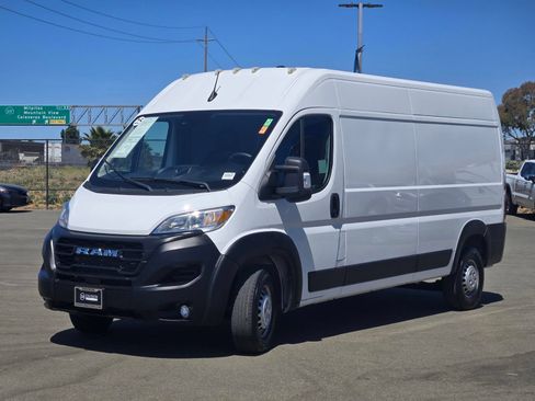 Used 2025 RAM ProMaster 2500 w/ Convenience Group FWD image 3