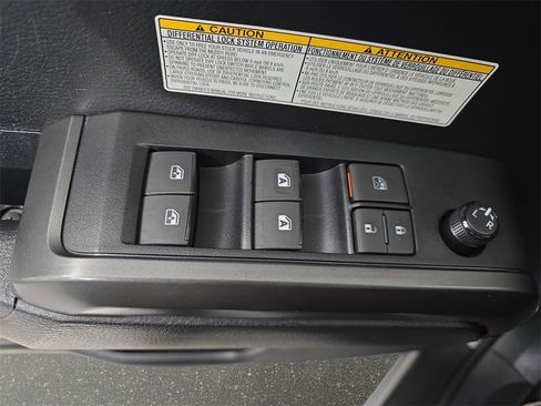 Used 2020 Toyota Tacoma TRD Off-Road image 30