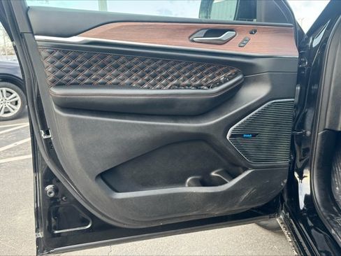 Used 2022 Jeep Grand Cherokee Summit w/ Luxury Tech Group V image 9