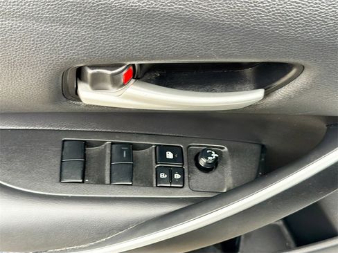 Used 2022 Toyota Corolla SE w/ Carpet Mat Package (TMS) image 17
