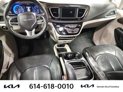 Used 2018 Chrysler Pacifica Touring-L image 17