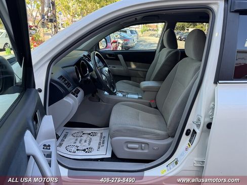 Used 2013 Toyota Highlander Plus AWD/4WD image 22